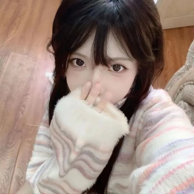 穿条纹衣的男孩